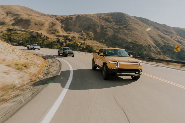 Rivian R1S and R1T Dual-Motor deliveries start soon, short wait on some versions